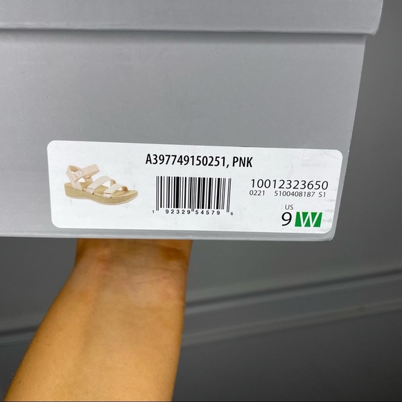 Vionic Misty Pink Adjustable Wedge Sandals WIDE - Picture 2 of 5